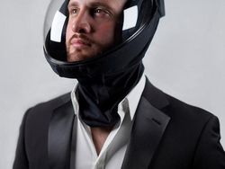 Helm Ini Dirancang Cegah Corona, Respon Netizen Bikin Ngakak