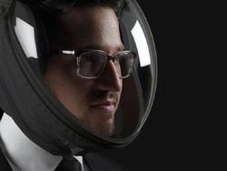 Helm Ini Dirancang Cegah Corona, Respon Netizen Bikin Ngakak