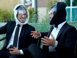 Helm Ini Dirancang Cegah Corona, Respon Netizen Bikin Ngakak