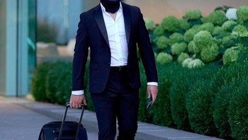 Beberapa peralatan bermain ski dengan cepat menjadi basah, dingin, dan kotor. Ia pun membayangkan jenis pakaian baru yang dapat dikenakan yang akan menciptakan iklim kecil di sekitar kepala. Foto: MicroClimate