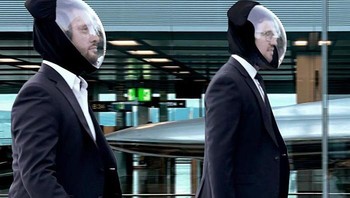 Situs web MicroClimate Air juga mengatakan bahwa ada sembilan aplikasi paten AS yang melindungi helm baru tersebut, termasuk desain aliran udara dan kain filter yang dapat dicuci. Helm ini pun dijual seharga USD 199 atau sekitar Rp 2,952 juta (Rp 1 = 14,836). Foto: MicroClimate