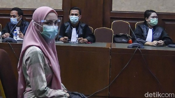 Potret Jaksa Pinangki Berkerudung di Sidang Perdana