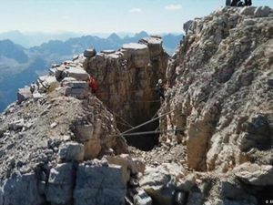 Jatuh dari Ketinggian 60 Meter, Turis di Jerman Ini Selamat
