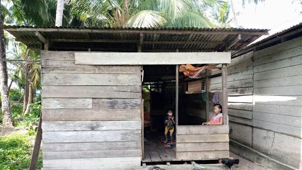 Kisah inspiratif Bripka M Reza bantu penderita tumor di Aceh bangun rumah.