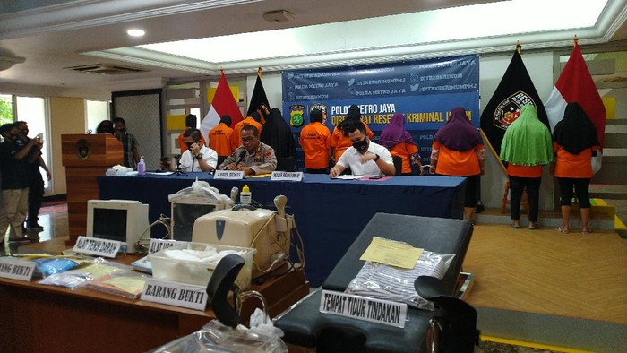 Konferensi pers Polda Metro Jaya terkait penggerebekan klinik aborsi ilegal di Jalan Percetakan Negara III, Jakarta Pusat, Rabu (23/9/2020).