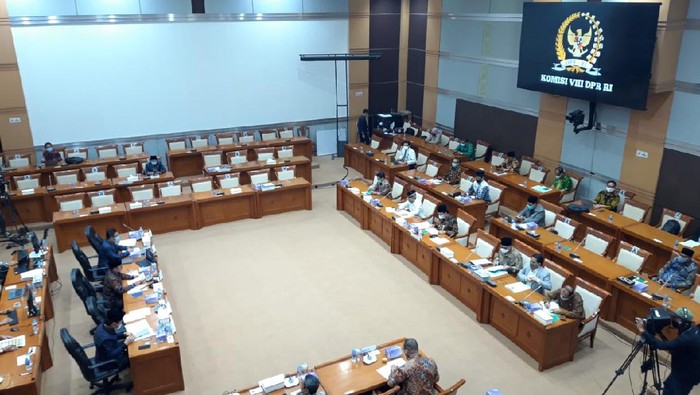 Rapat Komisi VIII DPR dengan Kemenag bahas Dana BOS untuk madrasah dan pesantren, di kompleks parlemen, Jakarta, Rabu (23/9/2020).