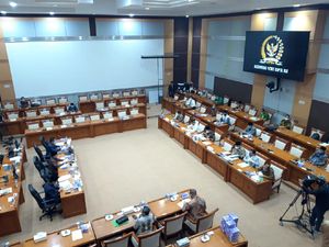 Kemenag Akui Masih Potong Dana BOS, Komisi VIII Ungkit Janji Menag