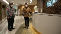 Mandiri Syariah mempertahankan kinerja terbaiknya dan kembali menerima penghargaan The Asset Triple A Islamic Finance Awards untuk kategori Islamic Bank of the year, Best Islamic Retail Bank dan Best Islamic Trade Finance.