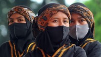 Beberapa waktu lalu, pemerintah menghimbau masyarakat untuk tidak memakai masker scuba dan buff. Pasalnya, kedua dari masker tersebut dinilai kurang efektif untuk menangkal virus Corona COVID-19. ANTARA FOTO/Iggoy el Fitra  