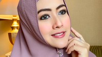 Meggy resmi bercerai dari Kiwil sekitar bulan Juli. Sebelumnya rumah tangga Meggy dan Kiwil memang sudah beberapa kali diterpa isu perceraian. Foto: Instagram meggywulandari_real