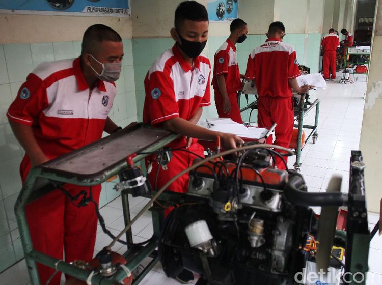 Melihat Penerapan Protokol Kesehatan di Kelas Praktik SMK