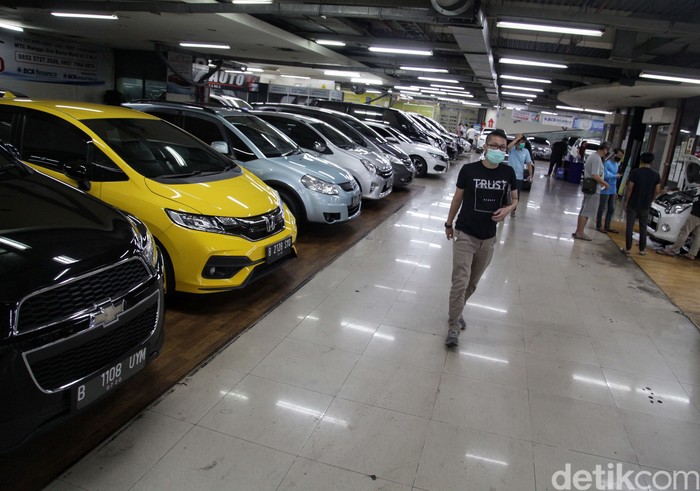 Mobil baru diwacanakan mendapat insentif pembebasan pajak hingga 0 persen. Tapi kebijakan ini dikhawatirkan mengganggu kelangsungan bisnis pedagang mobil bekas.