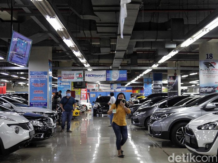 Mobil baru diwacanakan mendapat insentif pembebasan pajak hingga 0 persen. Tapi kebijakan ini dikhawatirkan mengganggu kelangsungan bisnis pedagang mobil bekas.