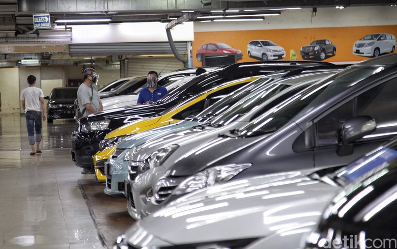 Mobil Bekas Cemburu Abis dengan Mobil Baru, Ada Apa? Mobil baru diwacanakan mendapat insentif pembebasan pajak hingga 0 persen. Tapi kebijakan ini dikhawatirkan mengganggu kelangsungan bisnis pedagang mobil bekas.