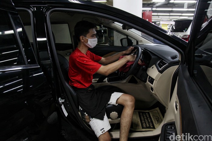 Mobil baru diwacanakan mendapat insentif pembebasan pajak hingga 0 persen. Tapi kebijakan ini dikhawatirkan mengganggu kelangsungan bisnis pedagang mobil bekas.