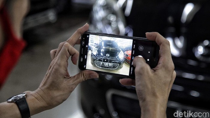 Mobil baru diwacanakan mendapat insentif pembebasan pajak hingga 0 persen. Tapi kebijakan ini dikhawatirkan mengganggu kelangsungan bisnis pedagang mobil bekas.