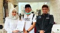 Dengan ditemani Sule, Nathalie Holscher mengucapkan dua kalimat syahadat. Foto: Instagram