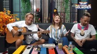 Kedekatannya dengan Sule juga terlihat dalam salah satu videonya. Di mana Nathalie Holscher, Sule dan rekannya tengah bernyanyi bersama sambil ditemani dengan segelas kopi. Foto: Nathalie Holscher