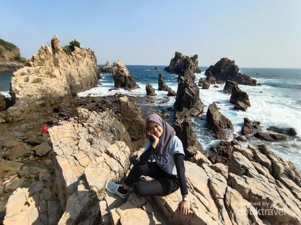 Ini 5 Fakta Menarik Pantai Gigi Hiu Lampung