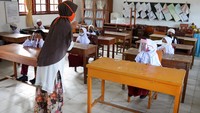 Untuk pendaftaran PPPK ini, sertifikat pendidik bukan menjadi syarat utama mendaftar PPPK, yang utama adalah ijazah yang selaras dengan formasi yang disiapkan. Contoh, untuk formasi guru SD, maka ijazah yang dibutuhkan adalah pendidikan guru SD. Demikian pula dengan formasi lainnya. Antara Foto.