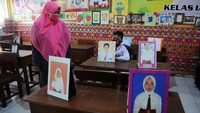 Pemkab Pamekasan mulai melakukan proses pembelajaran tatap muka untuk tingkat SD dan SMP sesuai dengan Keputusan Bersama (SKB) empat Menteri tentang Panduan Penyelenggaraan Pembelajaran, yang salah satunya harus masuk ke dalam zona kuning. Antara Foto/Saiful Bahri