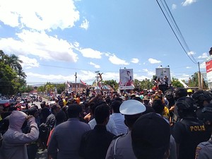 Gagal Maju Pilbup Dompu, Pasangan SUKA Ajukan Sengketa ke Bawaslu