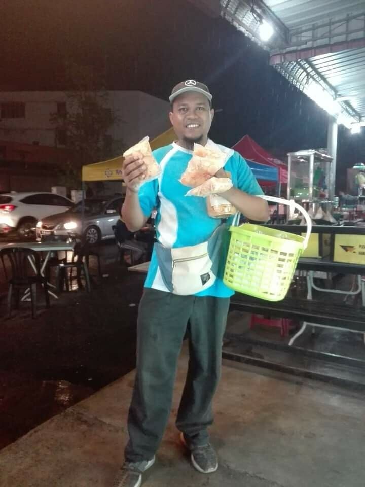 Penjual Kerupuk Keliling Ini Sukses Dirikan Bisnis Makanan