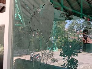 Heboh Pria Rusak Masjid di Dago Bandung