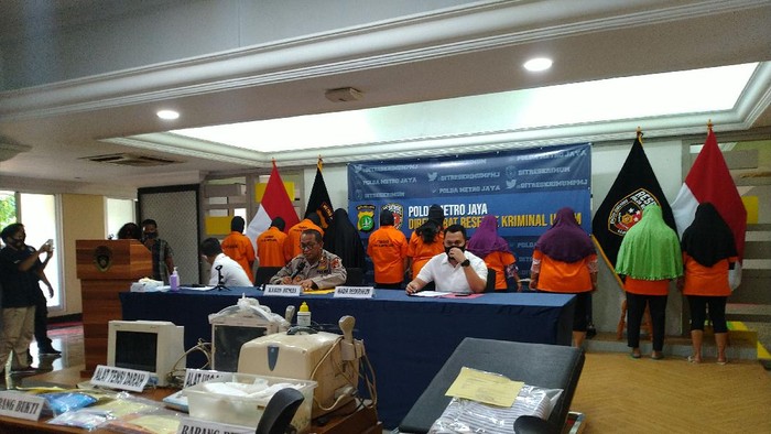 Polisi gerebek klinik aborsi di Jakpus (Foto: Sachril/detikcom)