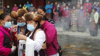 Sherpa sendiri merupakan kelompok etis dari wilayah Himalaya yang aslinya dari Tibet. Tetapi bagi banyak orang di luar Nepal, kata Sherpa kini identik dengan mereka yang bekerja sebagai pemandu gunung. AP Photo/Niranjan Shrestha  