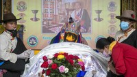 Pendaki legendaris Everest, Ang Rita Sherpa meninggal dunia pada usia 72 tahun. Pria yang dijuluki macan tutul salju (Snow Leopard) itu terkenal karena sanggup mendaki Gunung Everest 10 kali tanpa bantuan oksigen, sesuatu yang sangat langka dilakukan pendaki. AP Photo/Niranjan Shrestha  