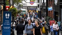 Boris Johnson juga mengatakan kepada warganya untuk bekerja dari rumah mulai Selasa (22/9/2020). AP Photo/Alberto Pezzali  
