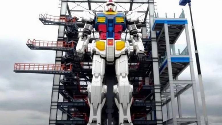 Robot Gundam Robot Gundam setinggi 18 meter dan berat 25 ton bisa bergerak.