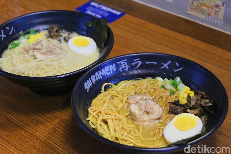 Mampir ke gerai ramen yang satu ini serasa berada di Kyoto. Gerai ini mengusung konsep bar dengan racikan ramen gaya Kyoto.