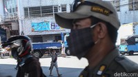 Razia itu diketahui digelar di sejumlah titik keramaian warga, salah satunya pasar.