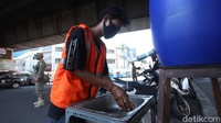 Seperti diketahui, sejumlah protokol kesehatan diterapkan guna mencegah penyebaran virus Corona, di antaranya rajin mencuci tangan, mengenakan masker saat beraktivitas di luar rumah, serta menerapkan jaga jarak atau physical distancing.
