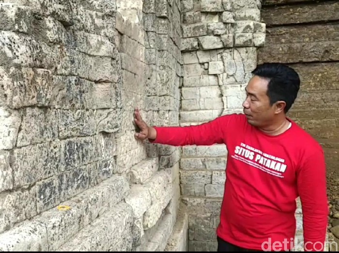 Arsitektur di Situs Candi Patakan dinilai unik dan baru pertama ditemukan di Jawa Timur. Balai Pelestarian Cagar Budaya (BPCB) Jatim juga belum bisa memastikan jenis bangunan di situs itu.