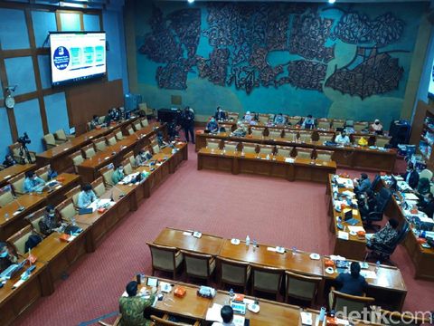 Suasana Mendikbud Nadiem Makarim rapat bersama Komisi X DPR (Rahel Narda/detikcom)