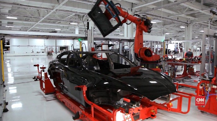 VIDEO: Elon Musk Janjikan Mobil Murah Tesla