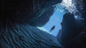 Honorable Mention - Marc Henauer. Camera Gear: Canon 5D Mark II in a Subal CD5 MII housing; Sigma EX 15mm fisheye f/2.8 lens. Settings: f/9; 1/200; ISO 400. Foto: doc. scubadiving.com