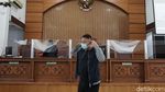 Jalani Sidang, Vicky Prasetyo Debat Soal Zina