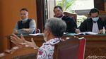 Jalani Sidang, Vicky Prasetyo Debat Soal Zina