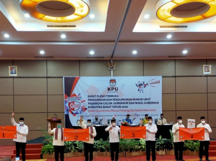 4 Paslon Pilgub Sumbar mengikuti proses pengundian nomor urut peserta pilkada