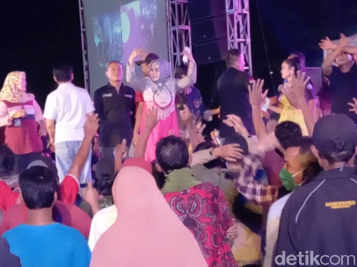 Acara dangdutan yang digelar Wakil Ketua DPRD Kota Tegal Wasmad Edi Susilo, Rabu (23/9/2020)