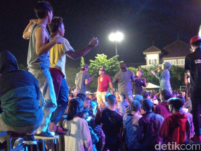 Acara dangdutan yang digelar Wakil Ketua DPRD Kota Tegal Wasmad Edi Susilo, Rabu (23/9/2020)