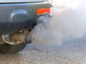Kenapa Knalpot Mobil Keluar Asap Putih? Ini Penyebab dan Cara Mengatasinya