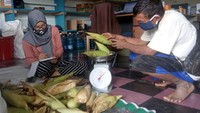Dari 265 petani yang tergabung di delapan Kelompok Tani Hutan, dua kelompok wanita tani dan satu gabungan kelompok tani termasuk menyerap hasil panen petani melalui koperasi karyawan, sehingga dapat menopang perekonomian petani sekitar hutan di masa pandemi dan di masa mendatang. Foto: dok. LAJ
