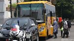 Bus Sekolah Digunakan untuk Evakuasi Pasien COVID-19