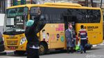 Bus Sekolah Digunakan untuk Evakuasi Pasien COVID-19