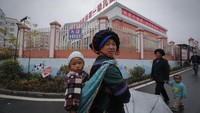Namun faktanya, warga justru mengeluh karena partai dinilai mencoba menghapus budaya asli mereka dan mencoba menggabungkan dengan budaya Han, yang merupakan populasi terbesar di China. AP Photo/Andy Wong  